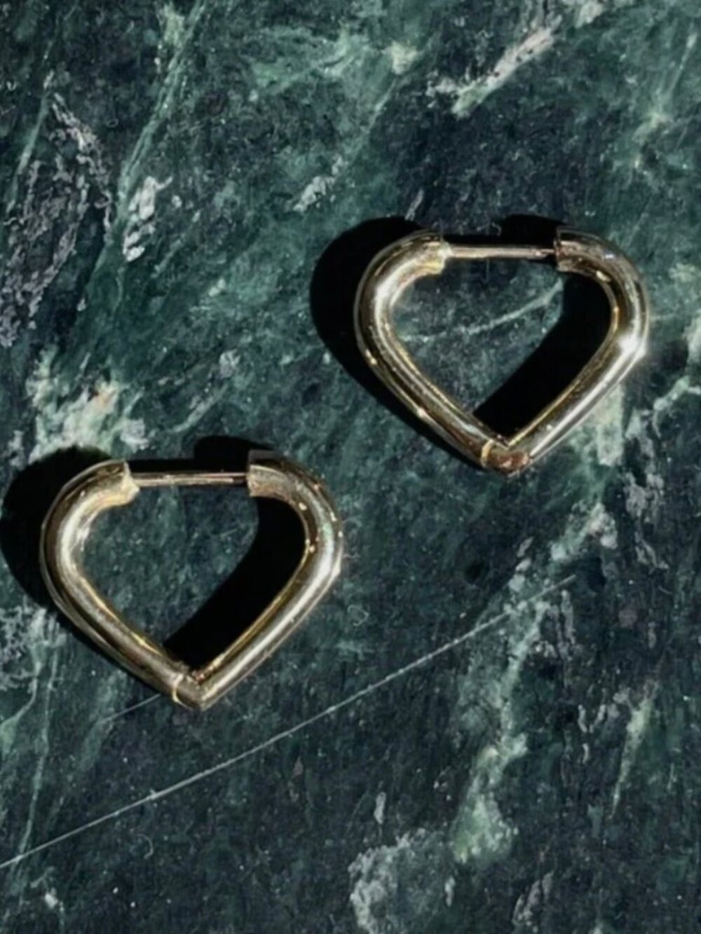 Auroro Heartbreaker Mini Heart Hoop Huggie Earrings NWT - Picture 2 of 4